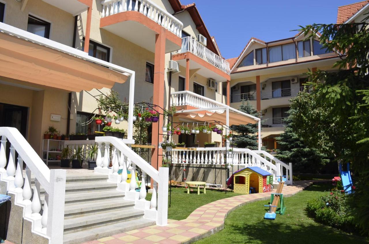 Complex Marinn בית הארחה קוסטינסטי